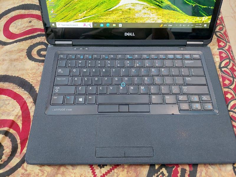 DELL E7440  Touchscreen Ultrabook 3