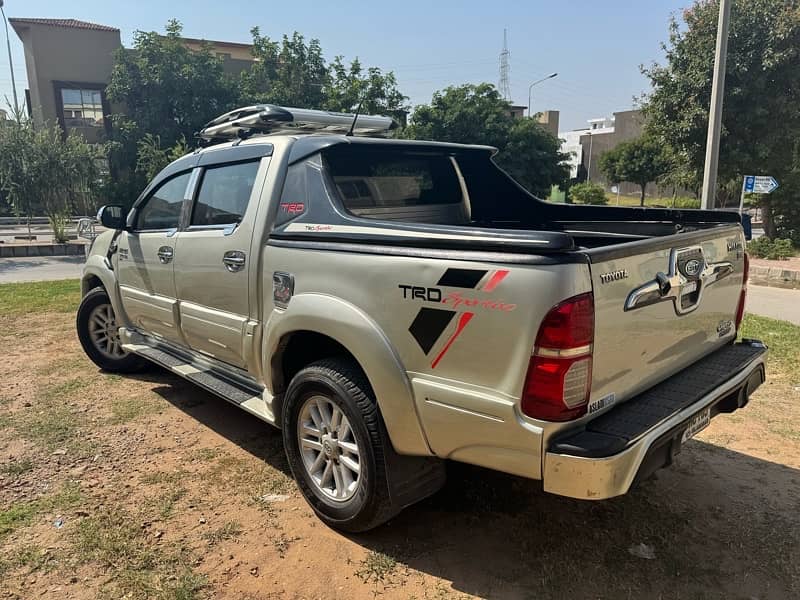 TOYOTA HILUX VIGO THAILAND Model 2012 0