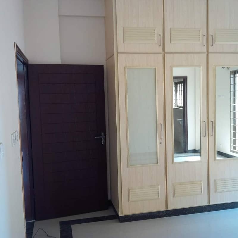 Flat For Sale In Askari 5 2 Bed Dd Leased Apartment 2