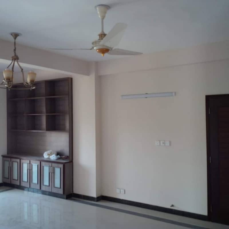 Flat For Sale In Askari 5 2 Bed Dd Leased Apartment 3