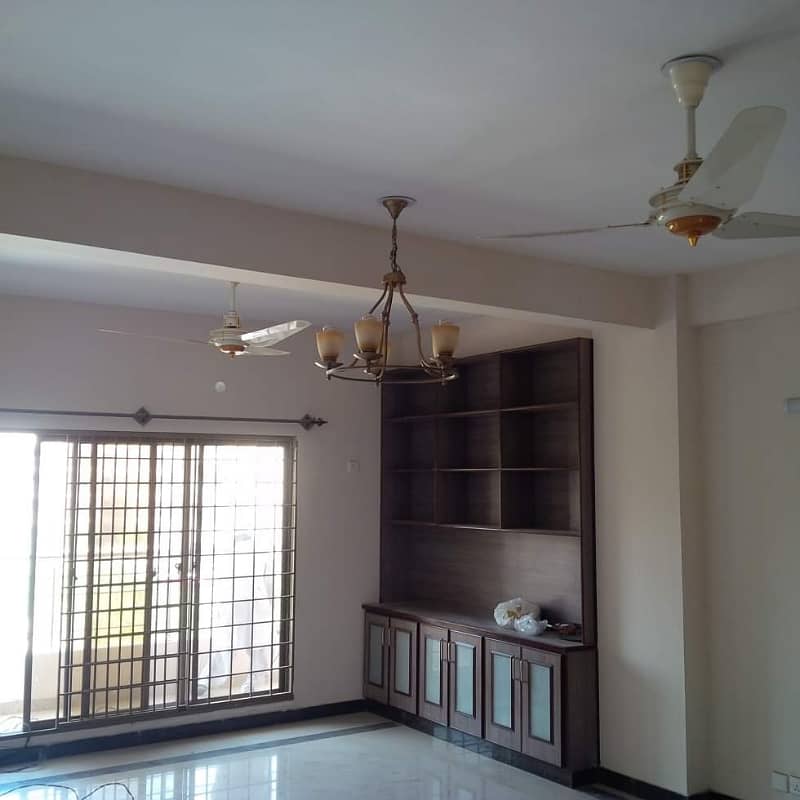 Flat For Sale In Askari 5 2 Bed Dd Leased Apartment 4