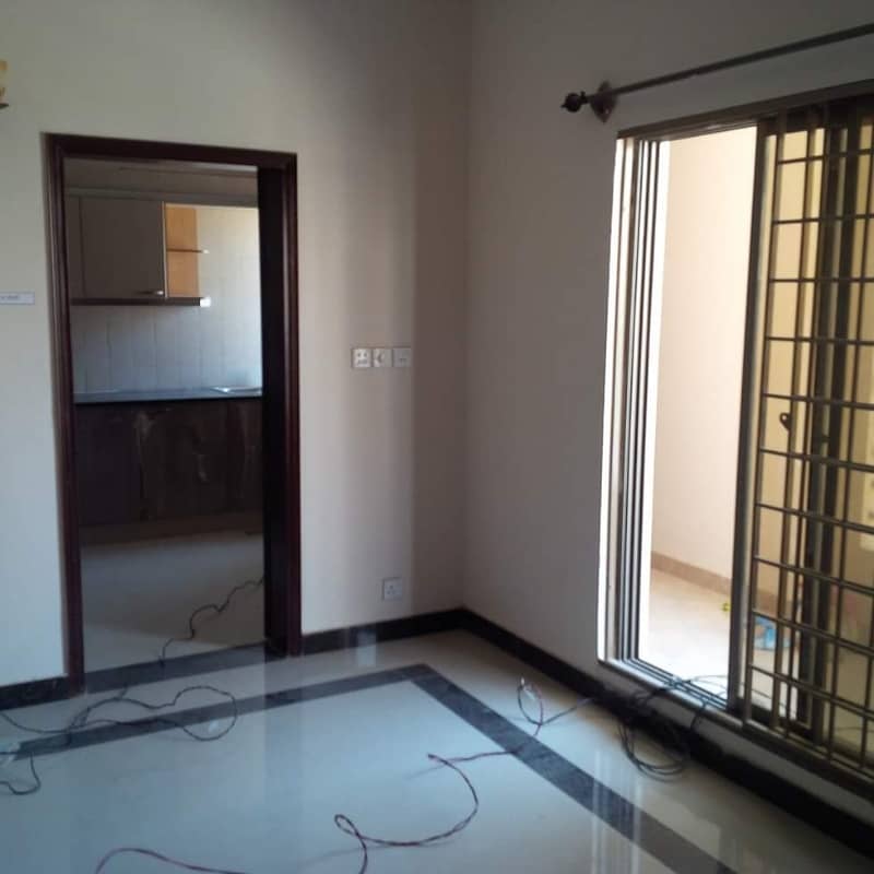 Flat For Sale In Askari 5 2 Bed Dd Leased Apartment 6