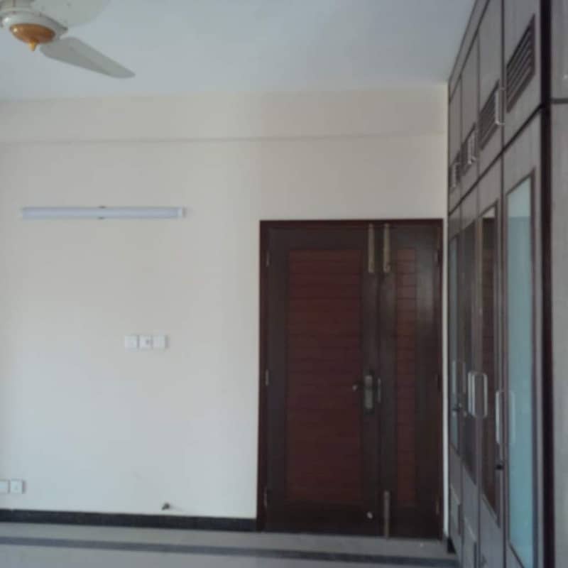 Flat For Sale In Askari 5 2 Bed Dd Leased Apartment 12