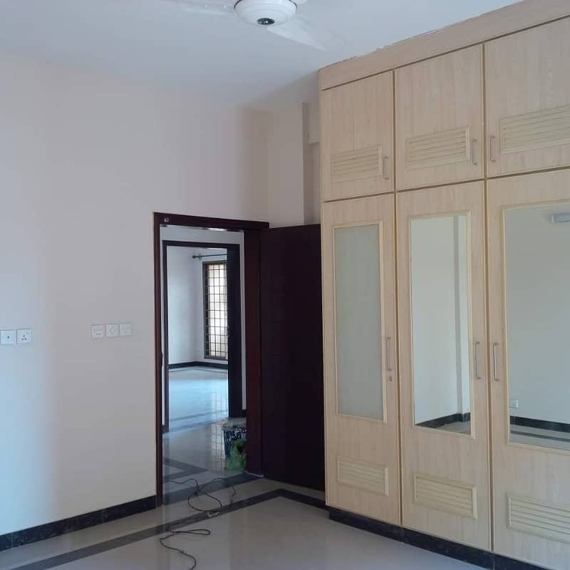 Flat For Sale In Askari 5 2 Bed Dd Leased Apartment 16