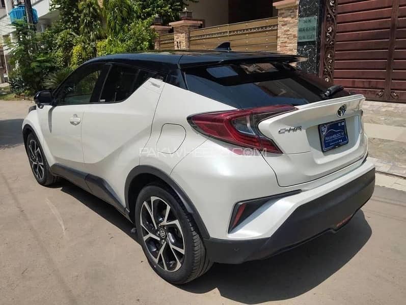 Toyota C-HR 2024 4