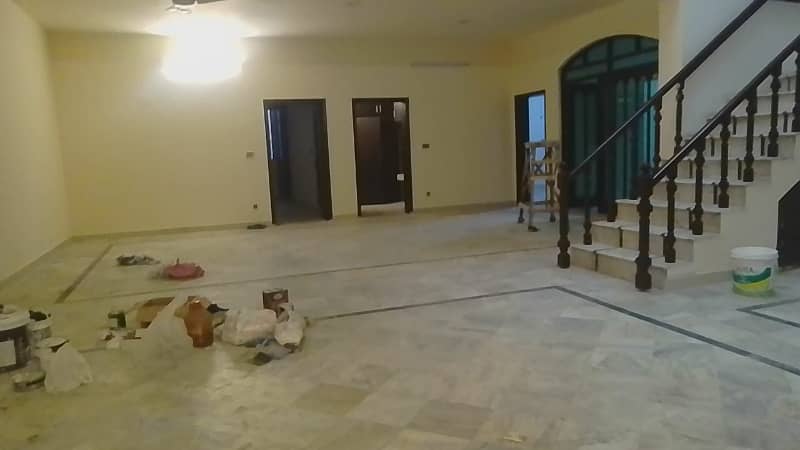 1 kanal double storey house for rent for ofice use main 60feet road 8