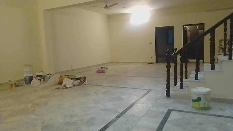 1 kanal double storey house for rent for ofice use main 60feet road 10