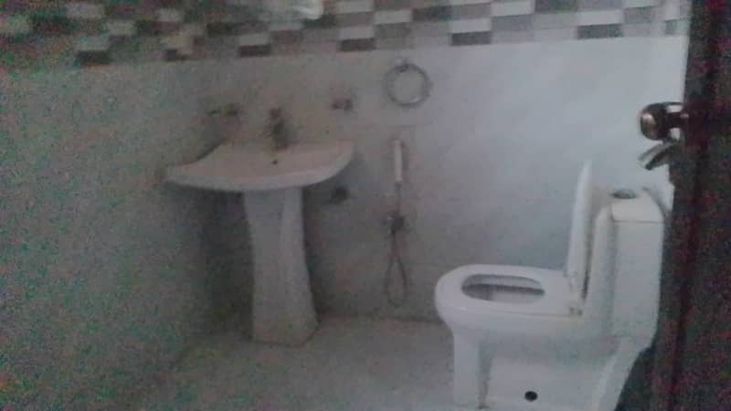 1 kanal double storey house for rent for ofice use main 60feet road 12