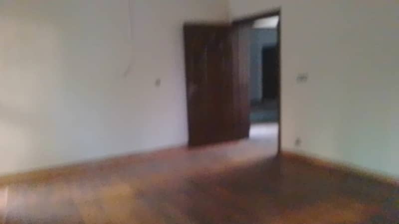 1 kanal double storey house for rent for ofice use main 60feet road 15