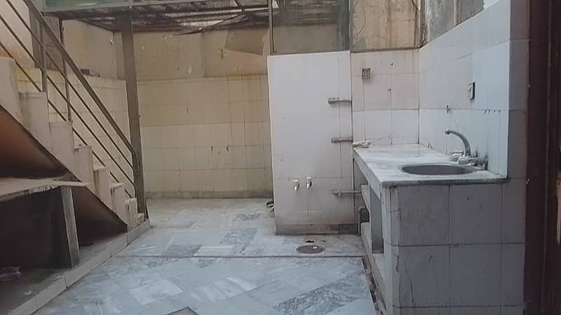 1 kanal double storey house for rent for ofice use main 60feet road 27