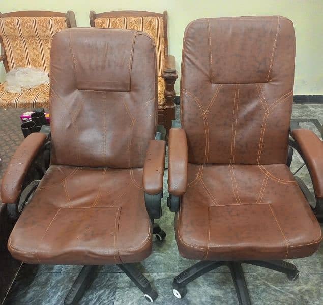 2 Same office chairs. Computer chairs in good condition. 2