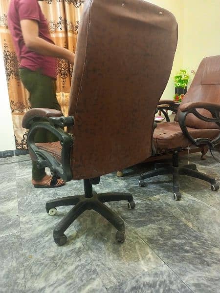 2 Same office chairs. Computer chairs in good condition. 3