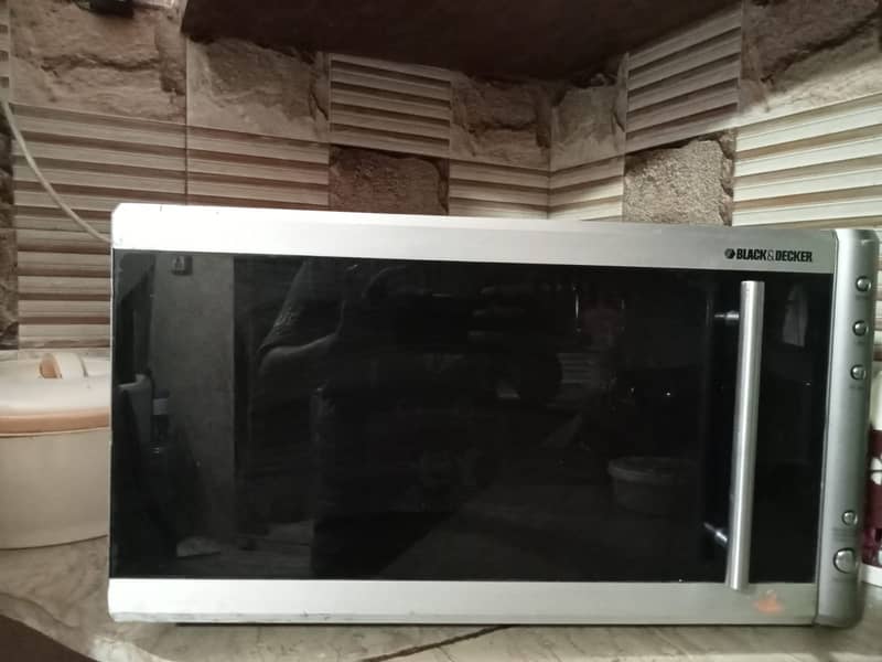 BLACK & DECKER microwave 1