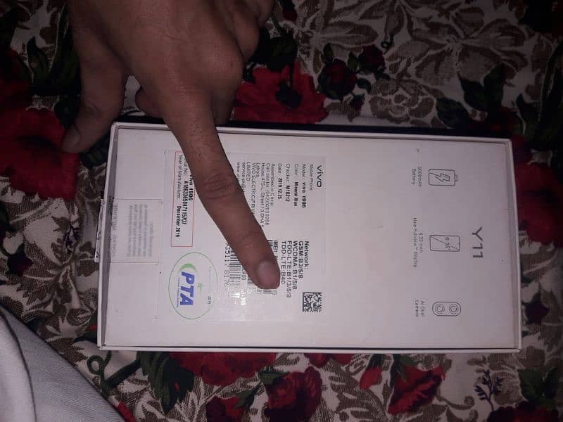 Vivo Y11 one Hand use No open repir Urjent sale 3