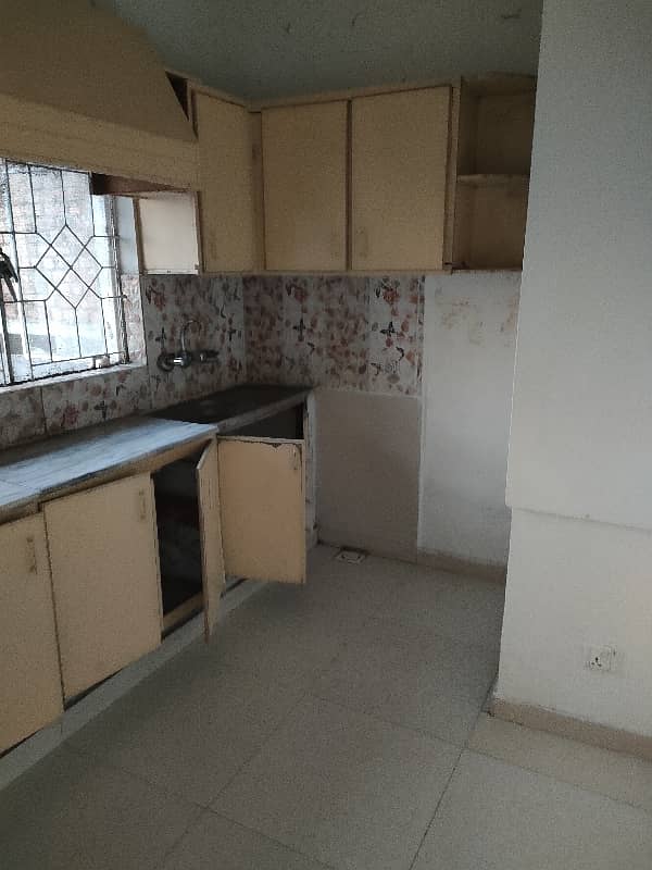 Fist faloor house for rent defince road near khwaja chowk 4