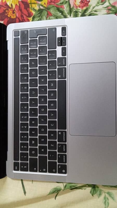 Macbook pro M2 chip 2022 2