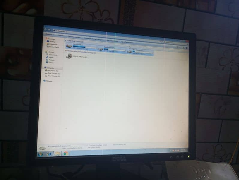 Computer For Sale. Lenovo Pc and lec 17 inch without hard. . 2