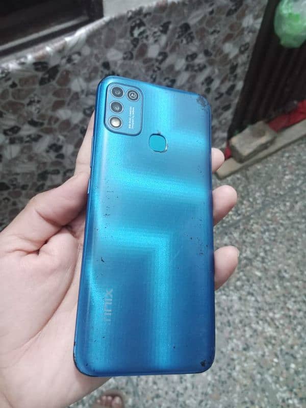 Infinix hot 10 play 2/32GB in Good condition 6000mah battery  Read Add 8