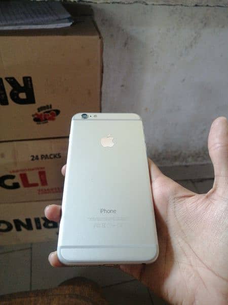 iphone 6plus 16 gb betery 92 just 1 fould back cemera off baki all ok 1