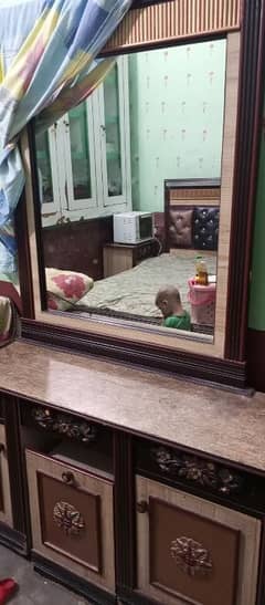 one almari and dressing table