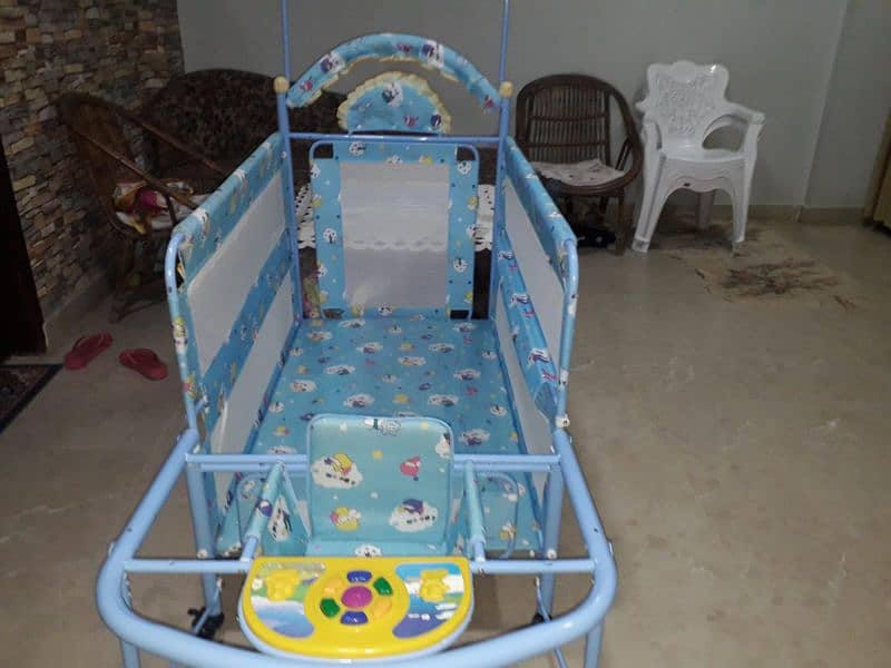 Baby cot 2