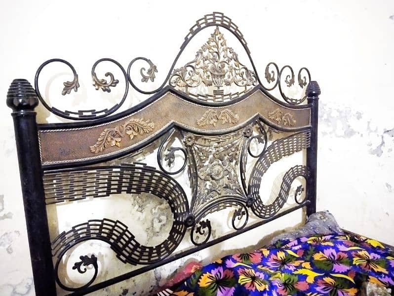 Double bed iron bed for sale available 0