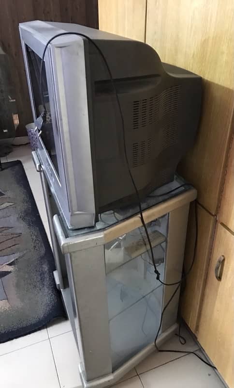 21 inches flat screen Samsung with Trolly 2