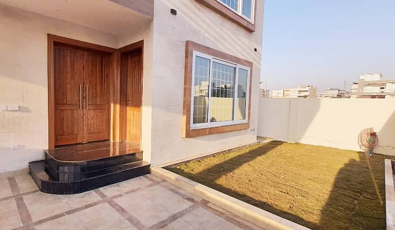 1 Kanal Double Unit House Available. For Sale in G-16/3 Islamabad. 4