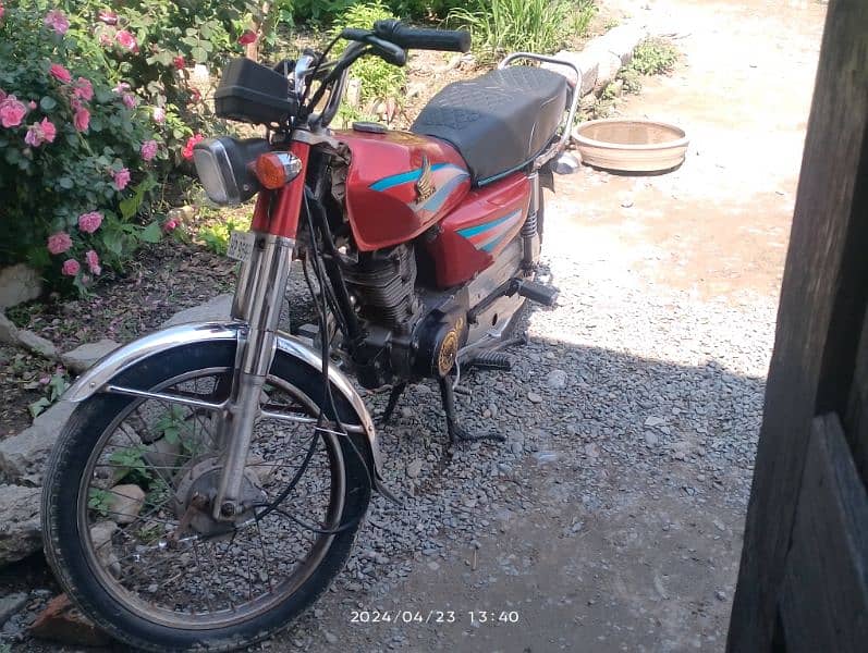 Honda cg125 model 2005 for sale; demand 85,000. Whatsapp; 0311.1829035 2