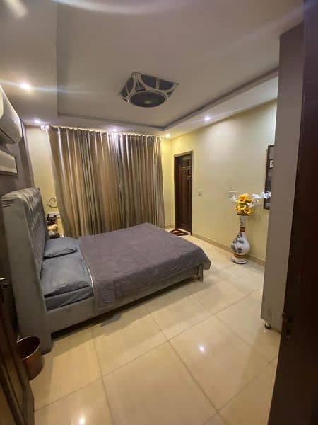 One bed luxury apartment for short stay like(3to4)hours in bahria town 2