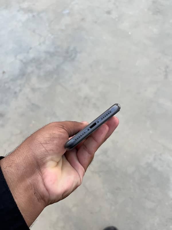 iPhone 11 64Gb 4