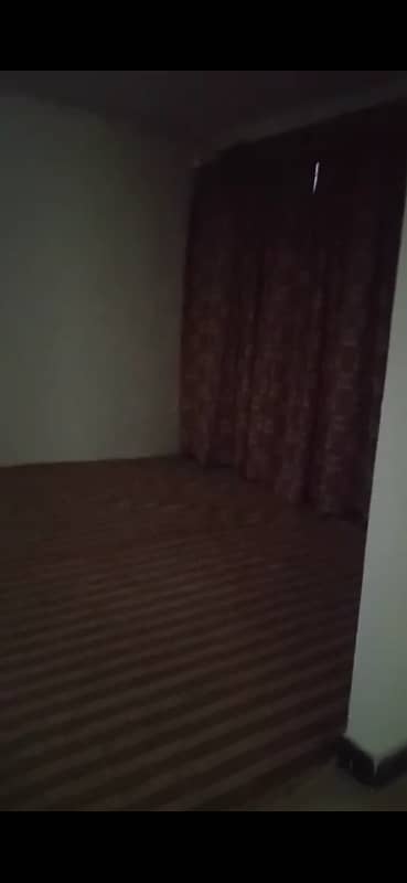 Murree flat For sale 
Size 1700 sq. ft. 
On road location 
Lovely and prime location 9