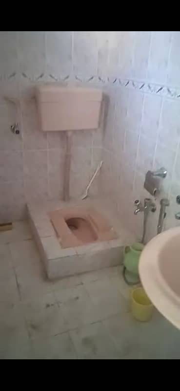 Murree flat For sale 
Size 1700 sq. ft. 
On road location 
Lovely and prime location 16