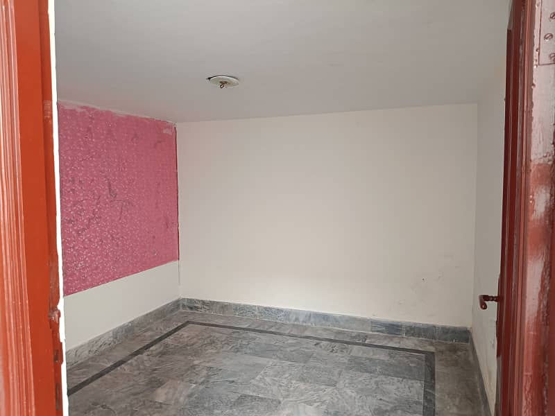 5 Marla Upper portion for rent at Ali housing colony jhang y 5