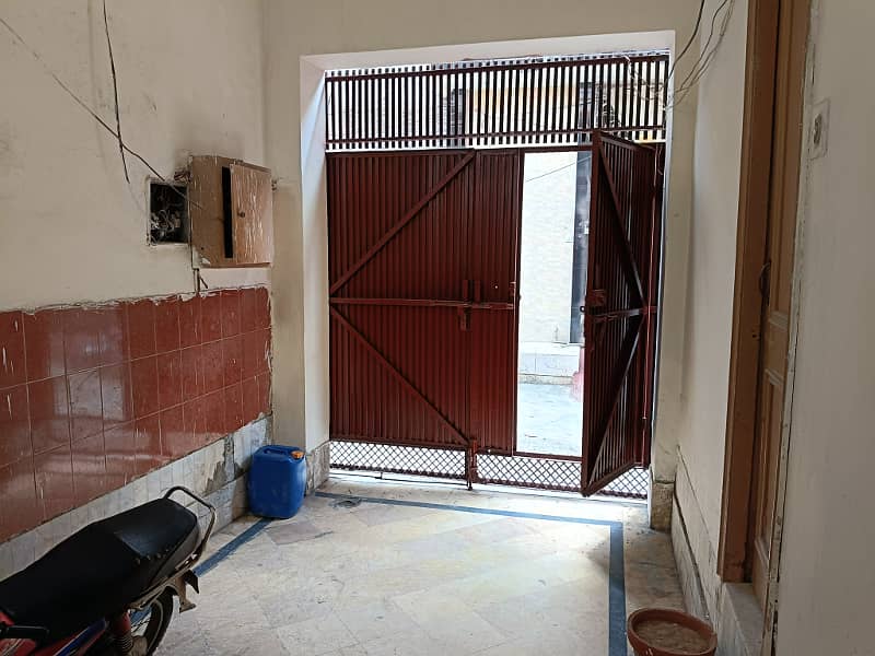 5 Marla Upper portion for rent at Ali housing colony jhang y 12