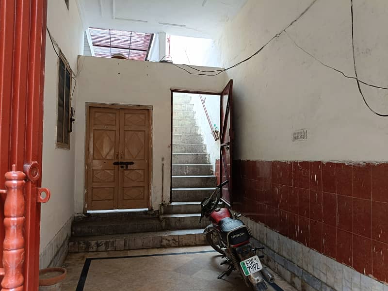 5 Marla Upper portion for rent at Ali housing colony jhang y 13