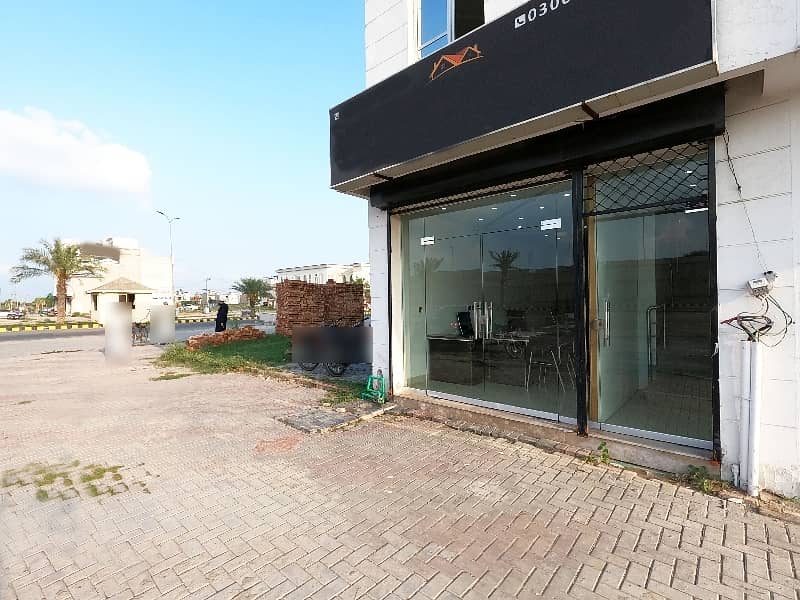 To sale You Can Find Spacious Prime Location Building In Khayaban-e-Amin - Block L 3