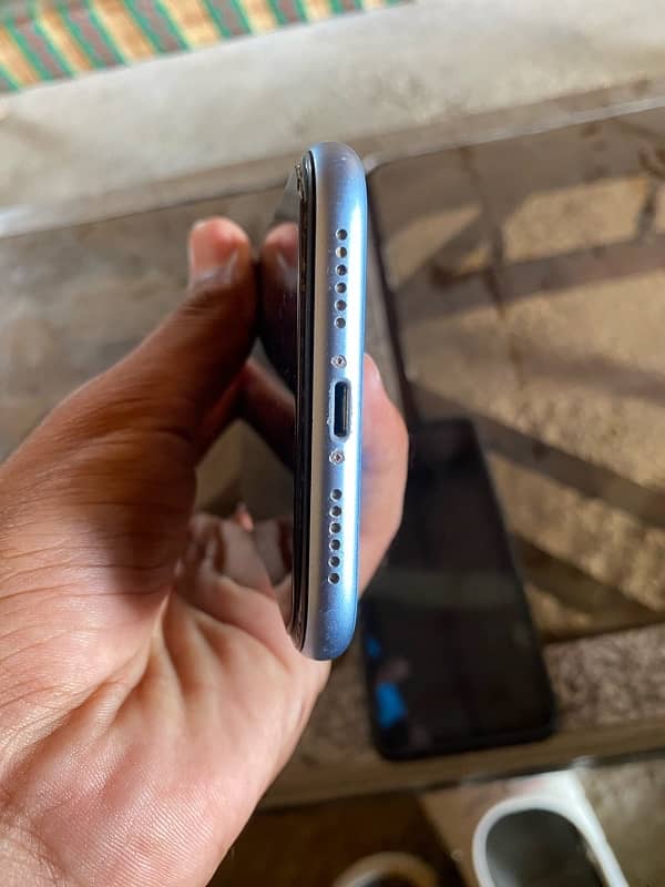 IPhone XR Non PTA 4