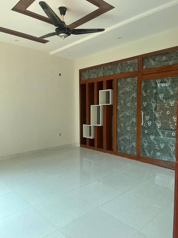 10 Marla Used House For Sale In Talha Block Bahria Town Lahore 4