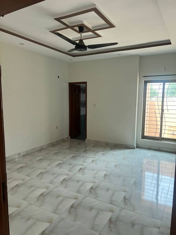 10 Marla Used House For Sale In Talha Block Bahria Town Lahore 12