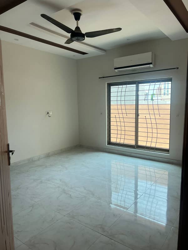 10 Marla Used House For Sale In Talha Block Bahria Town Lahore 13