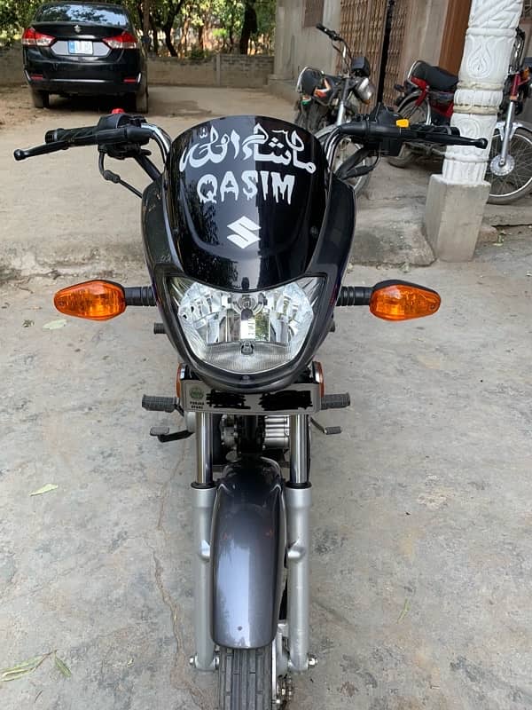 condition 10/10 only 6000 km driven newly bike 1