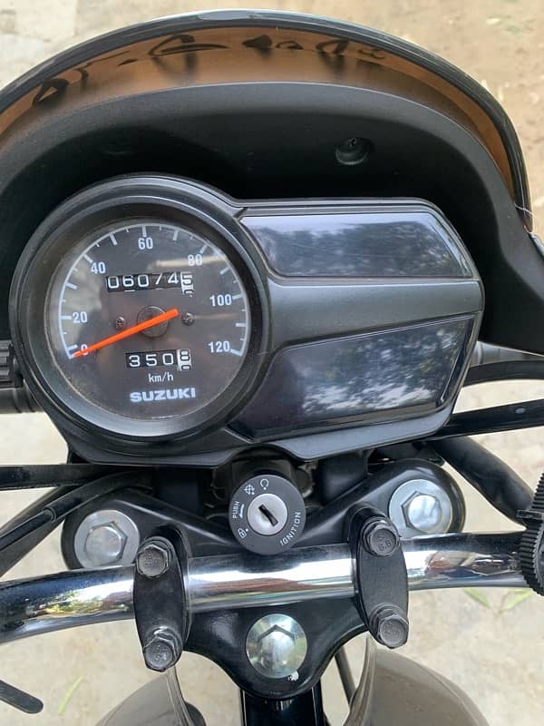 condition 10/10 only 6000 km driven newly bike 5