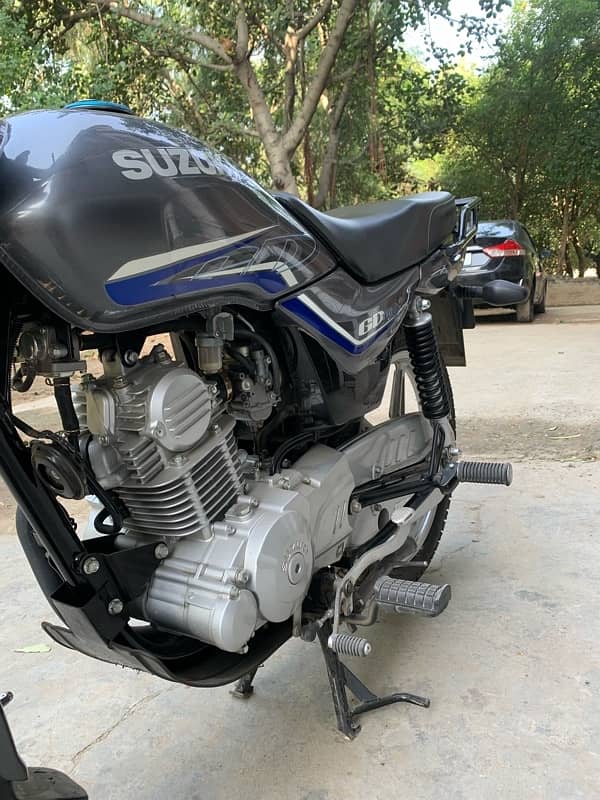 condition 10/10 only 6000 km driven newly bike 7