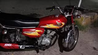 Honda 125 red color 0