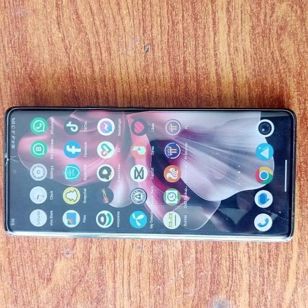 vivo v30e for sale minor touch crack show on pics 4