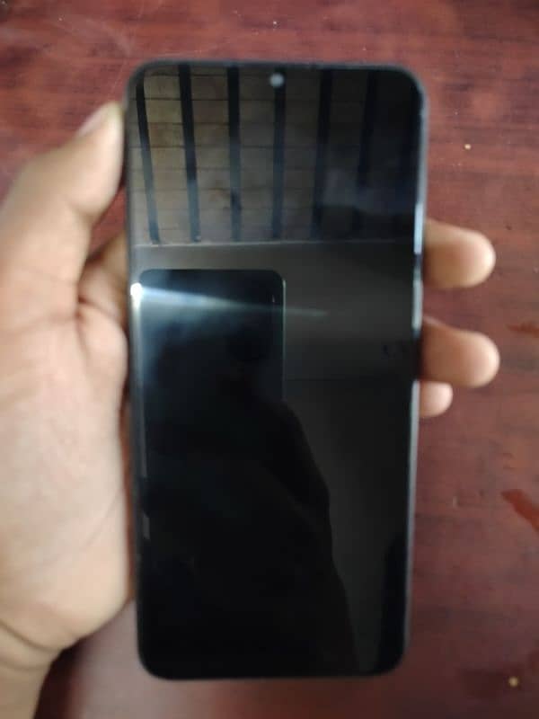 Samsung a13  model hai 4/64 memory hai all ok hai with original box 4