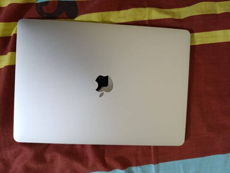 MacBook Pro 2019 13 inches 0