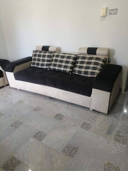 3*3 =9 seater sofa 4