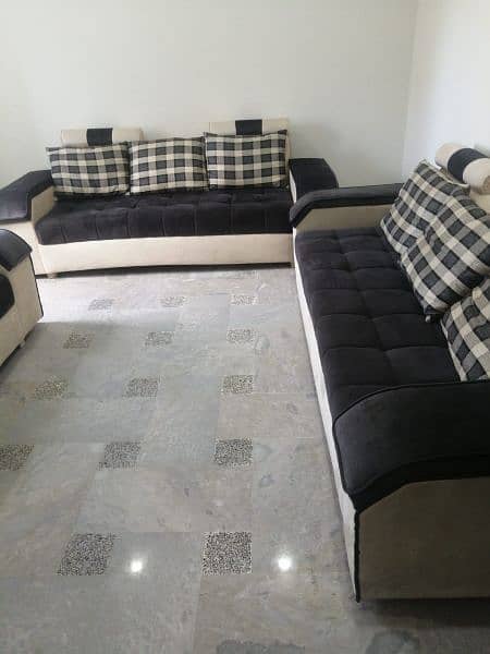 3*3 =9 seater sofa 6